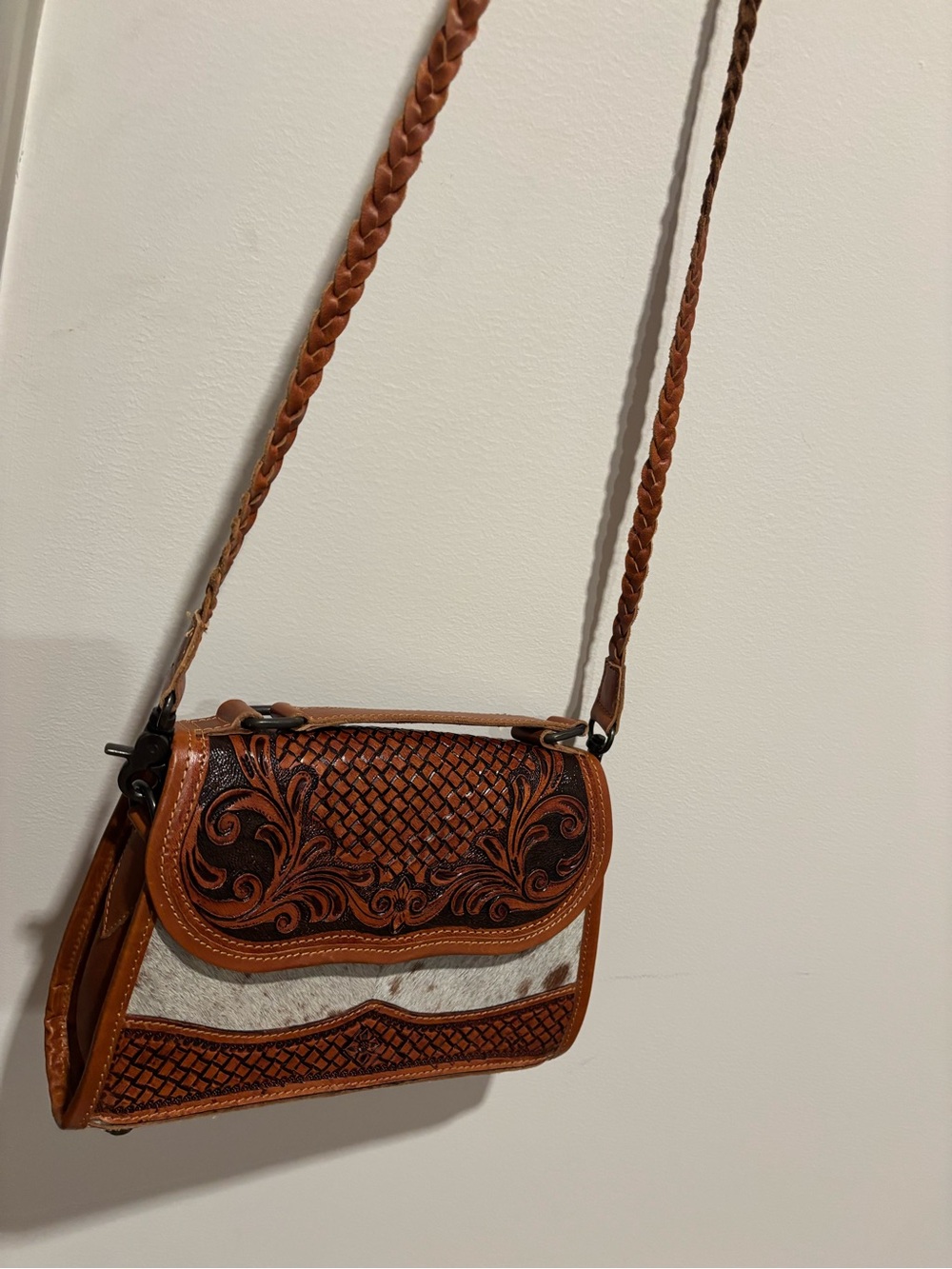 Western Linens Handcrafted Leather and Cow Hide Purse - Picture 7 of 7